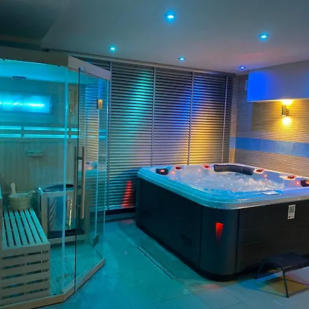 12 Mazury Pool Villa *