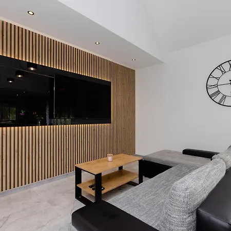 12 Mazury Pool Villa *